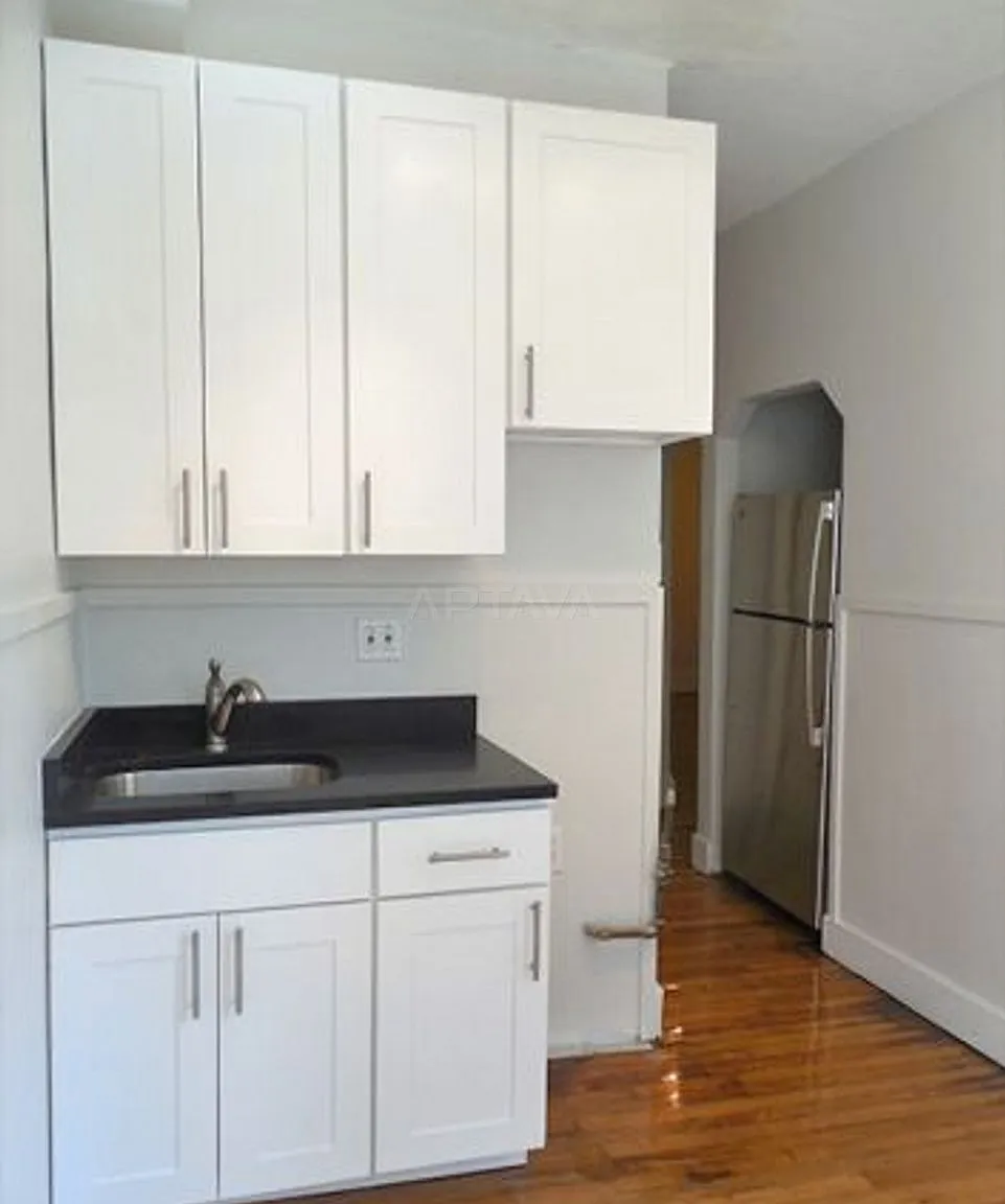 3 bed, $3,200 — Photo 1