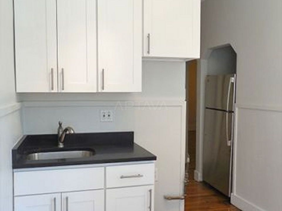 1st image of 114 Willow St #4