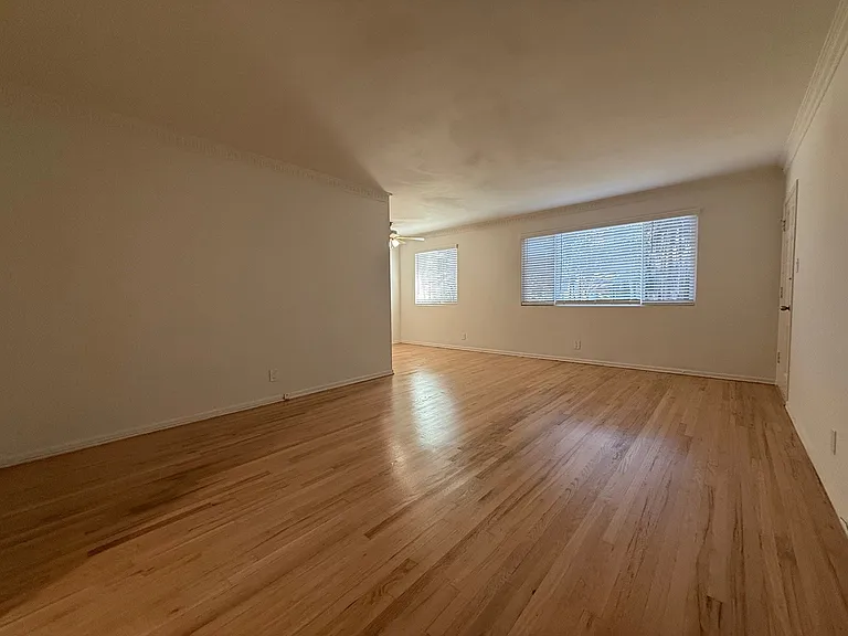 3186-92 Barrington Ave #3186-B — Photo 5