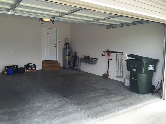 Garage Picture 2