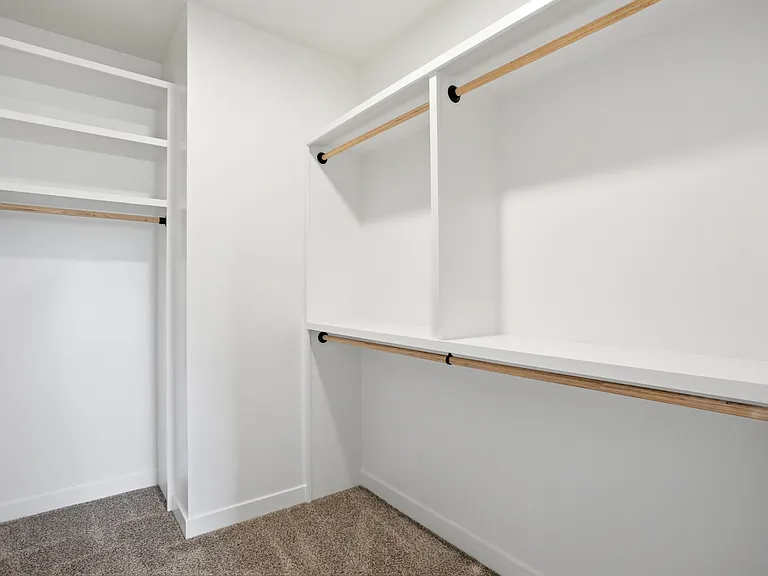 1044 Stonehaven Dr — Photo 18