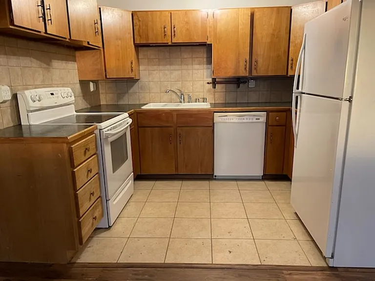 310 N Crestview Dr #B — Photo 6