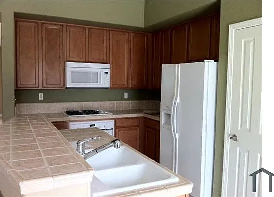 4 bed, 1777 sqft, $3,995 — Photo 3