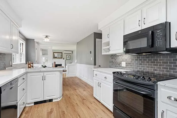 3 bed, 1062 sqft, $2,500 — Photo 4