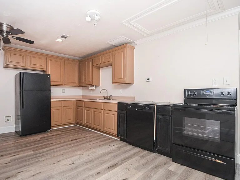 12814 Willow Centre Dr — Photo 9