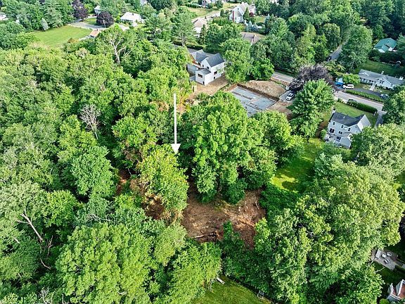 4th image of 93 Elm St