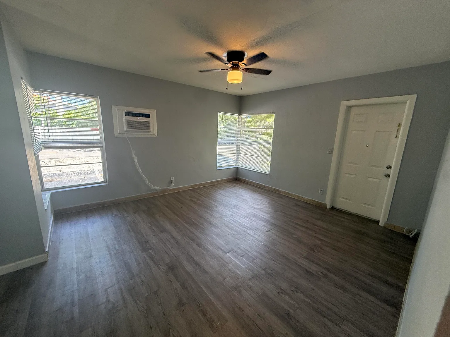 2 bed, 1.0 bath, 1360 sqft, $1,749 — Photo 4