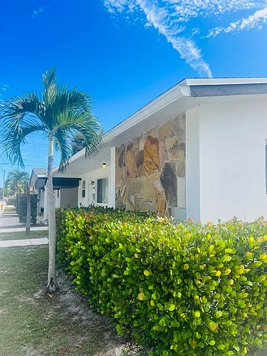 1011 9th Ave N Lake Worth, FL 33460 Photo 1