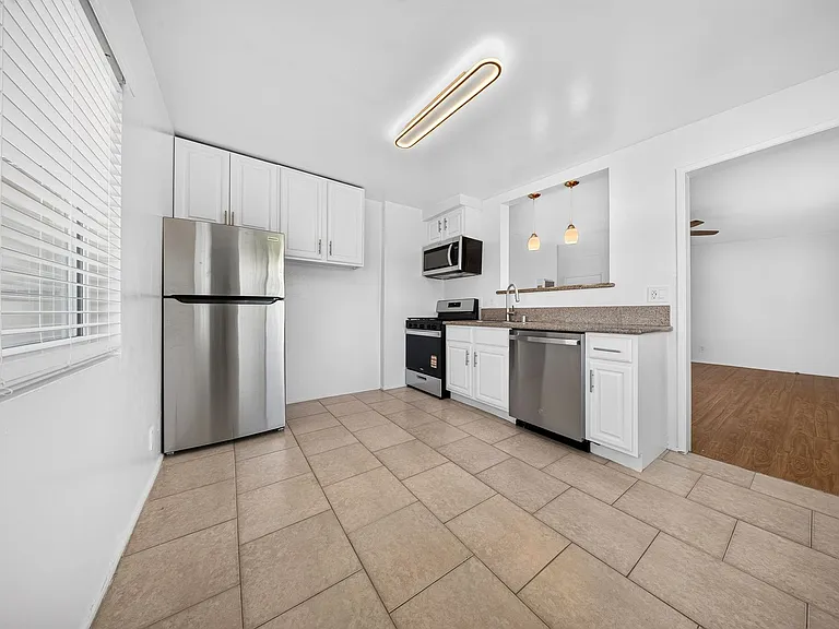 6944-6954 Coldwater Canyon Ave — Photo 24