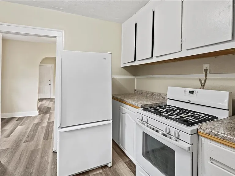 429-431 S Oakland Ave — Photo 7