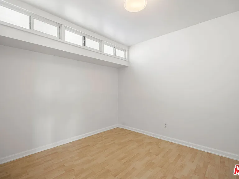 435 1/2 W Elk Ave #435 — Photo 8