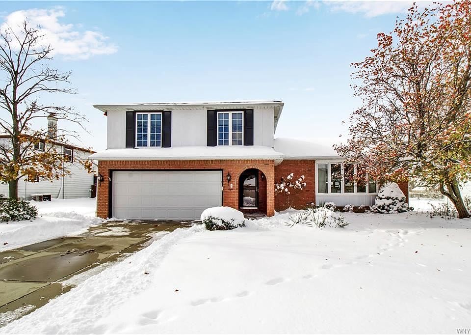 1st image of 8 Crownland Cir