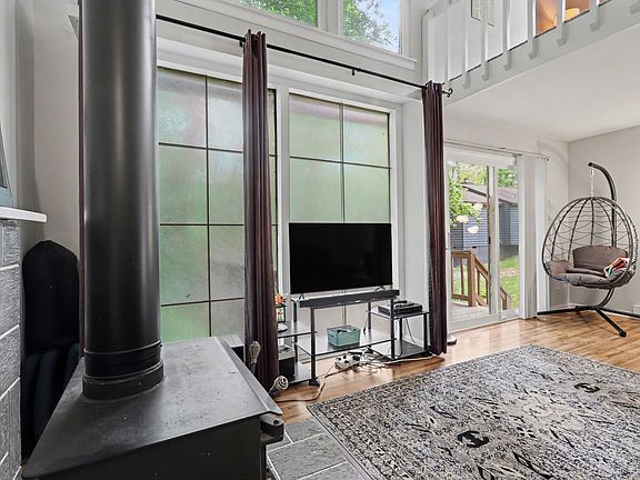 4th image of 8631 Scottingham Dr N