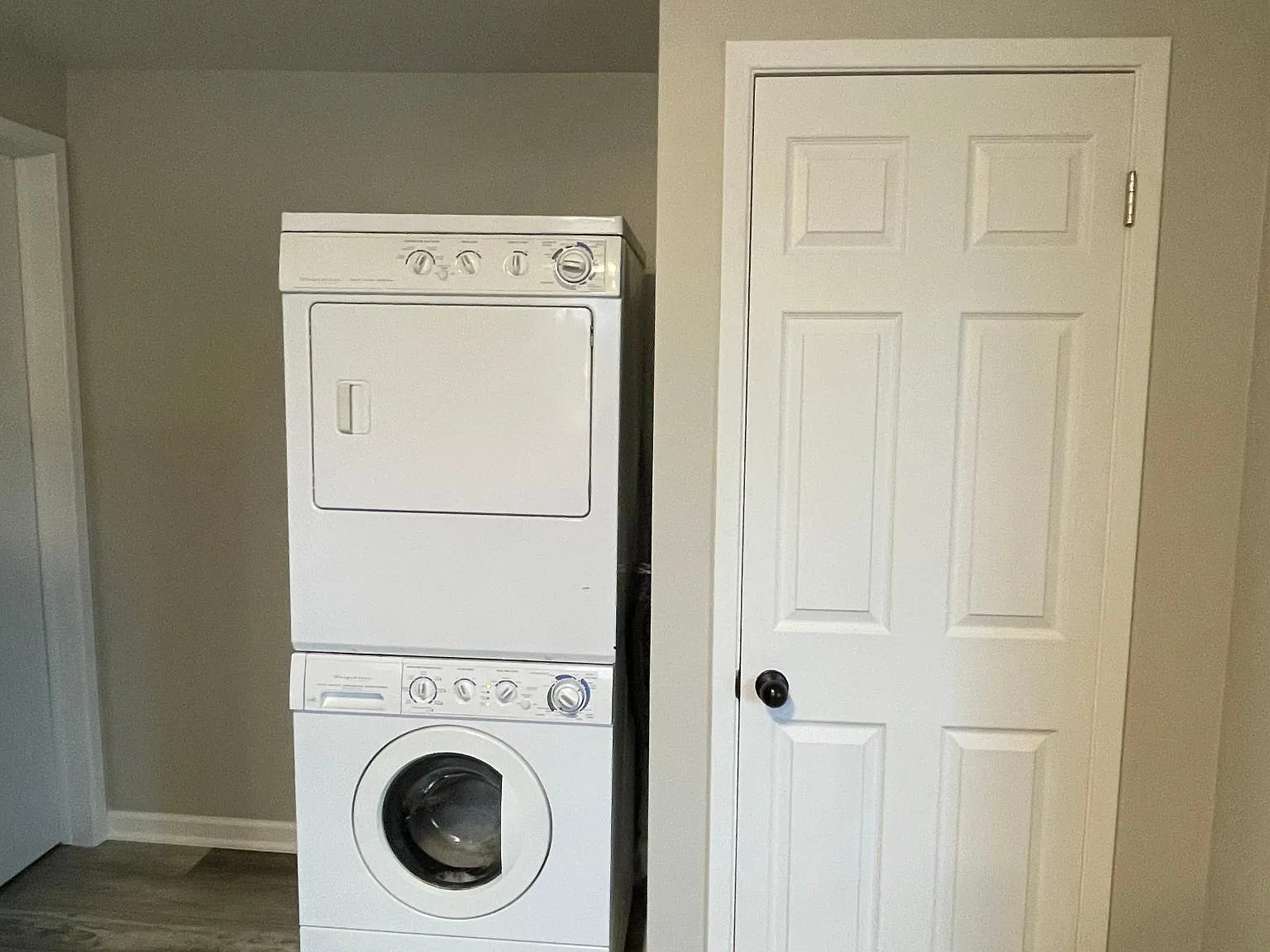 3 bed, 1100 sqft, $2,400 — Photo 2