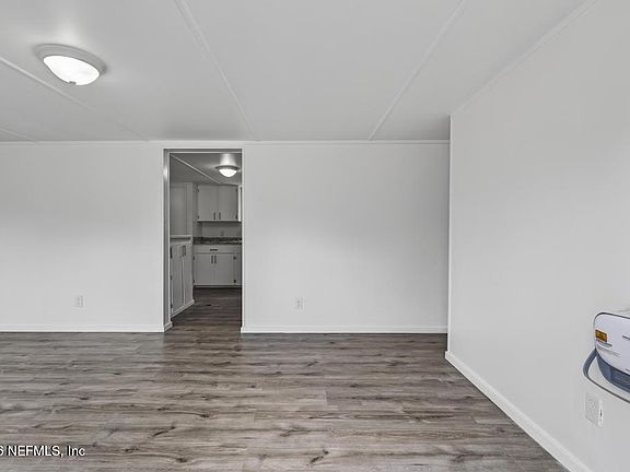4th image of 204 MILTON Avenue