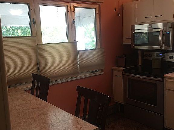3rd image of 712 E Main St