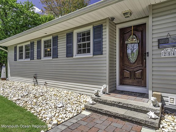 3rd image of 254 Quail Ln N