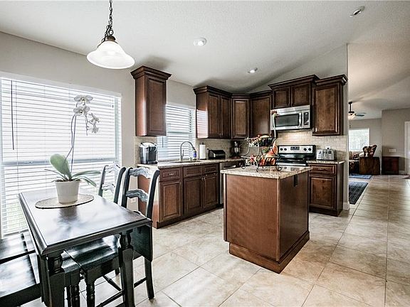 2nd image of 419 Flatwood Dr