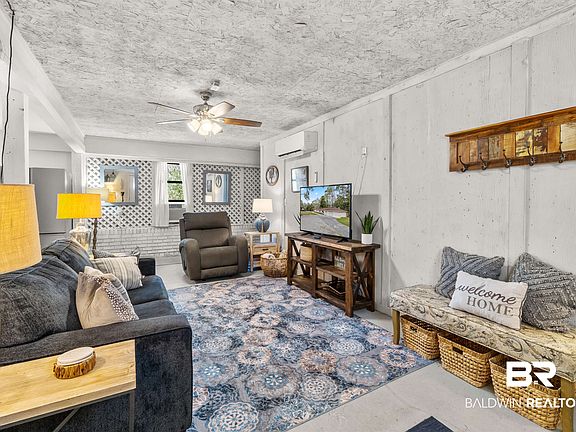 5th image of 17595 River Rd