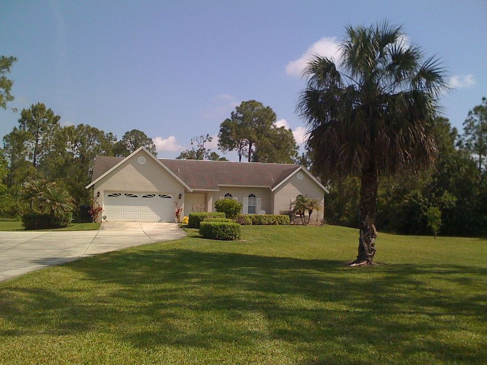6121 Star Grass Lane, Naples, FL 34116