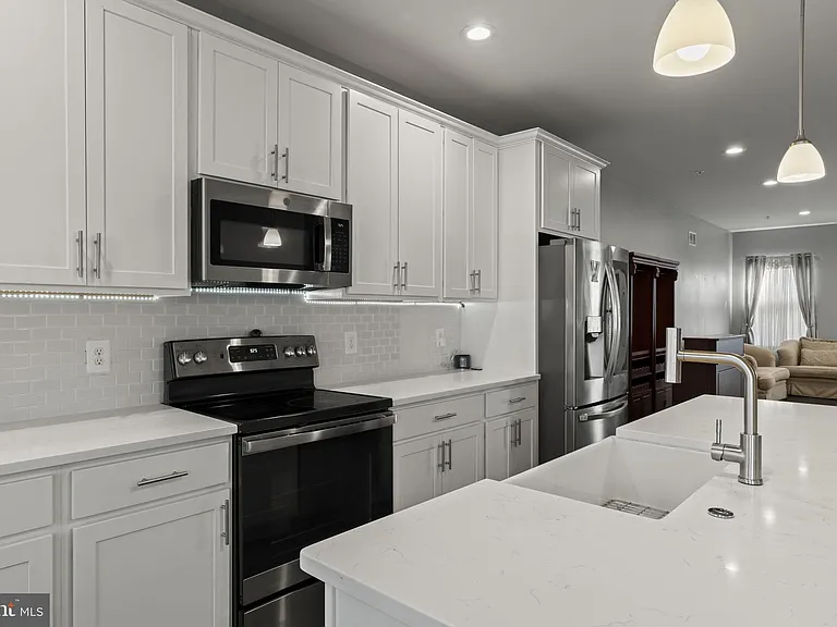 428 Hurst St — Photo 14