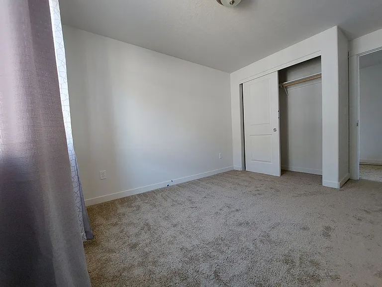 1013 Maple Dr W — Photo 14