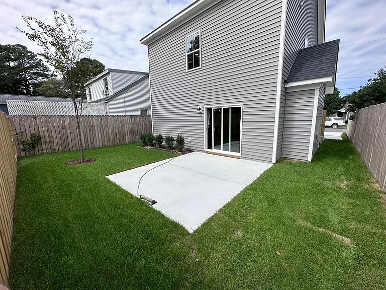604 23rd St — Photo 2