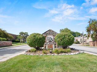 425 W Willow Ct APT 101, Milwaukee, WI 53217