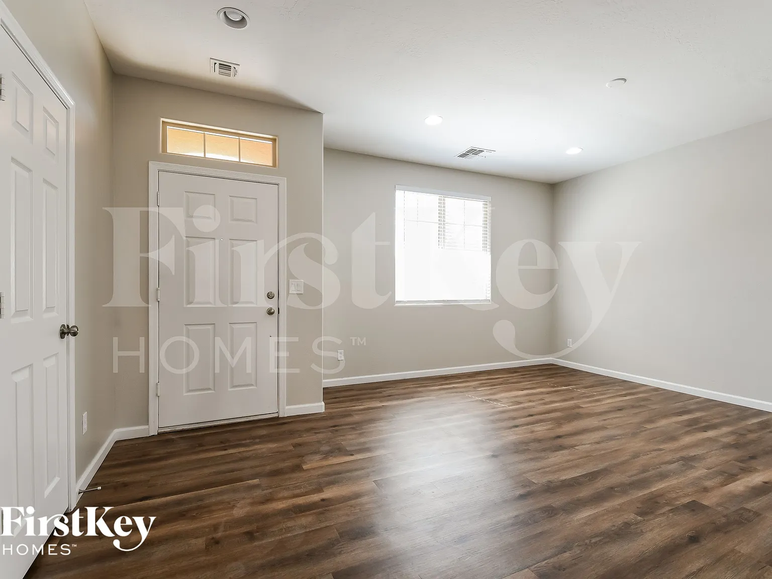 3 bed, 2.0 bath, 1950 sqft, $2,210 — Photo 3