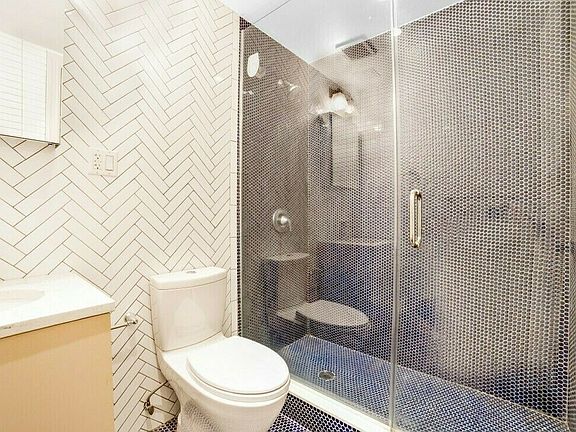 5th image of 405 E 78th St APT 3D