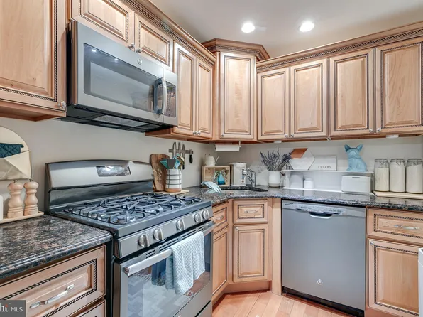 2232 Green St #G, Philadelphia, PA 19130