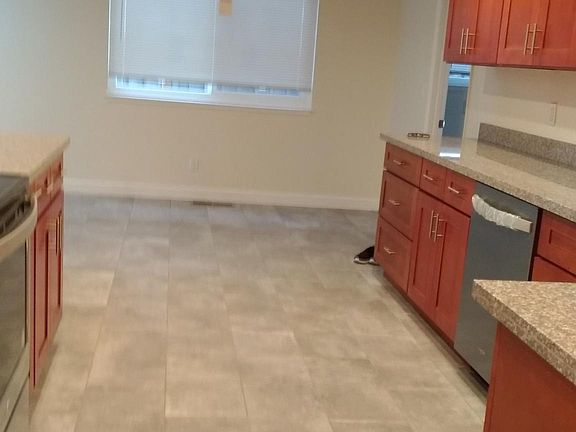 3rd image of 1427 Stone Creek Dr