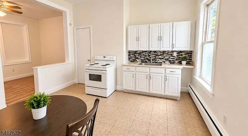 2 bed, 1.0 bath, $2,100 — Photo 4