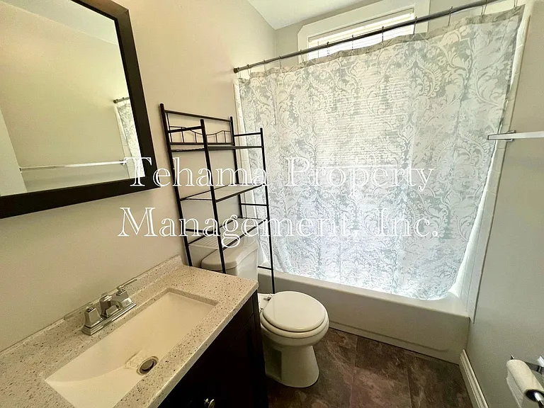1051 Washington St — Photo 13