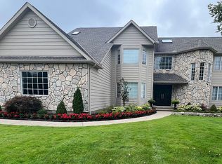 185 E Orange Hill Cir, Orange, OH 44022