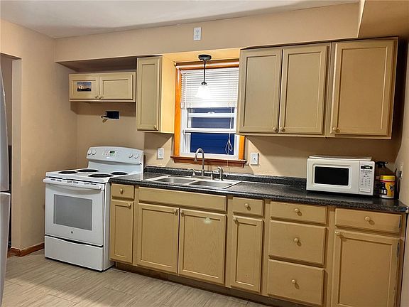 3rd image of 3918 East Ave