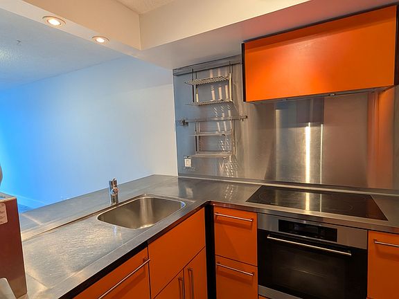 4th image of 92 King St E #805