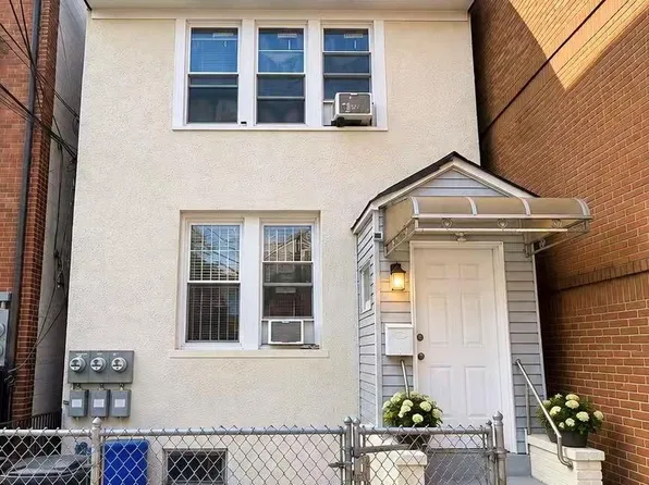 5712 Xenia St, Corona, NY 11368