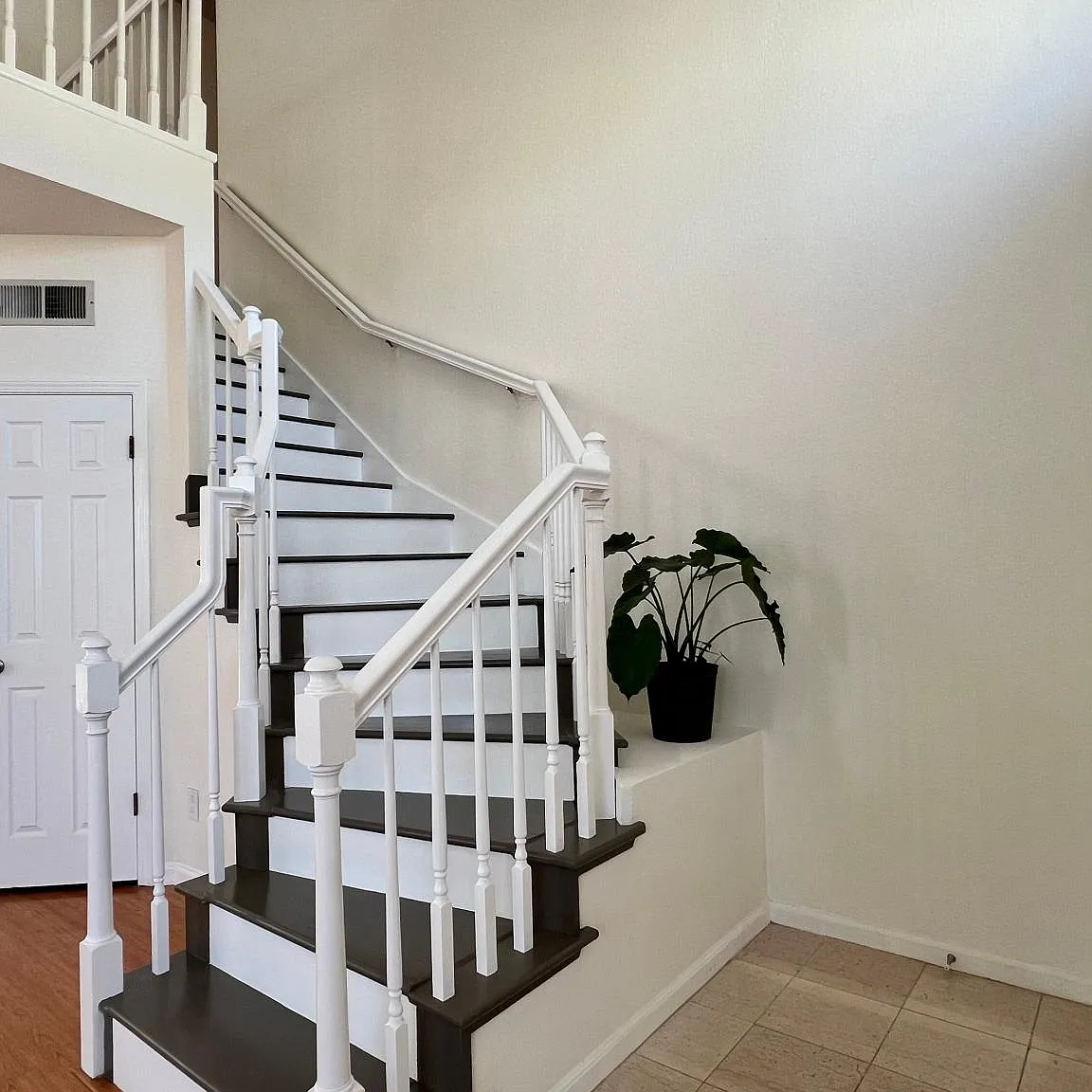 1265 Harefield Dr — Photo 3