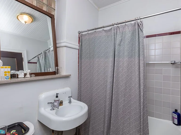 718 18th St #4 — Photo 31