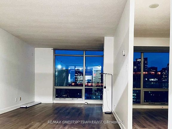 5th image of 81 Navy Wharf Ct #3611