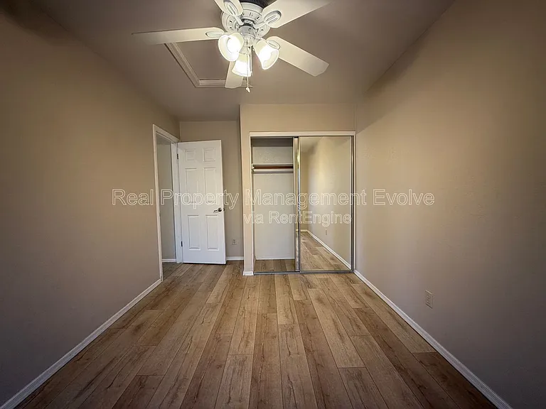 6814 W Louise Dr — Photo 22