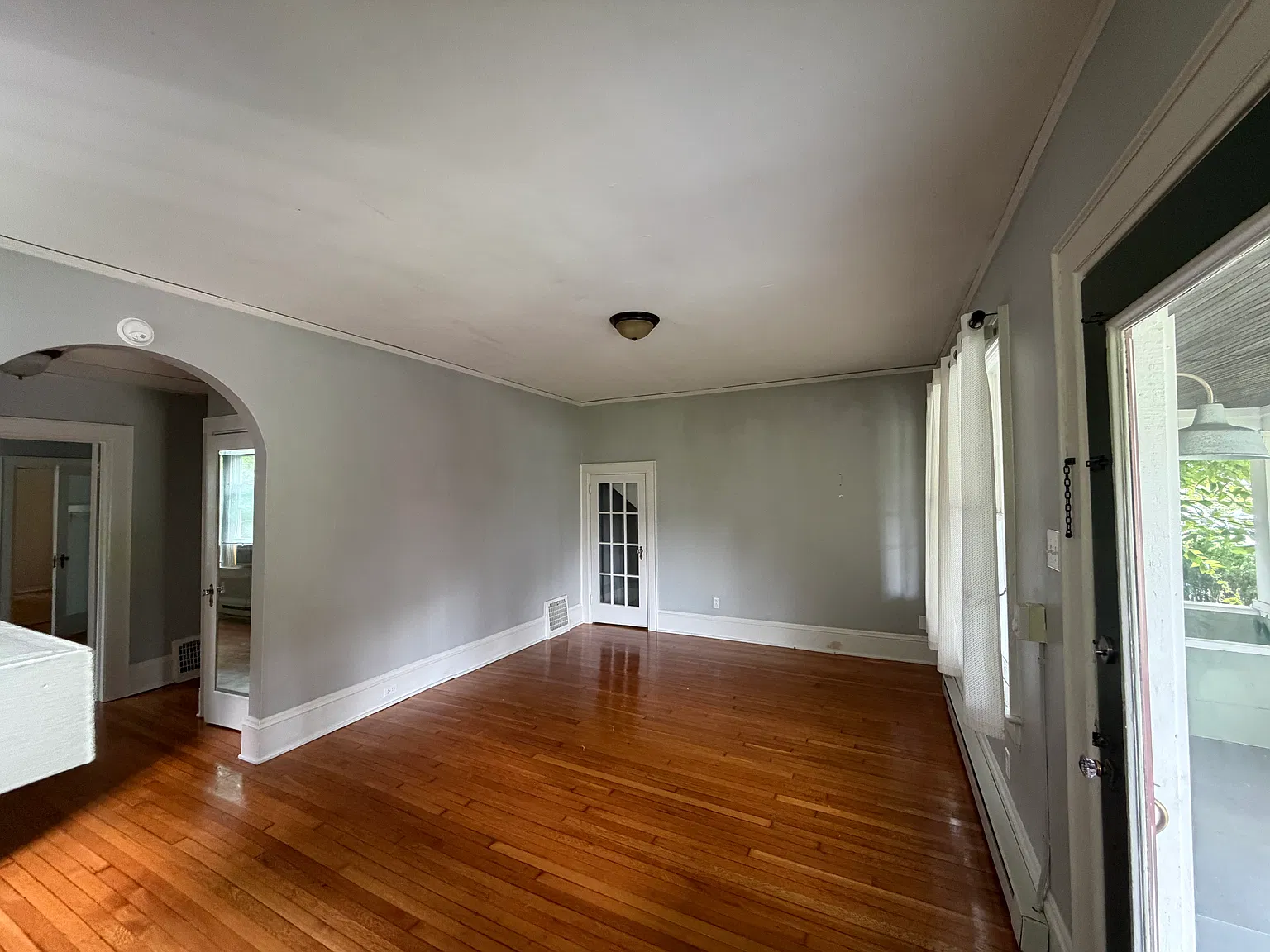 2 bed, 1200 sqft, $1,250 — Photo 4