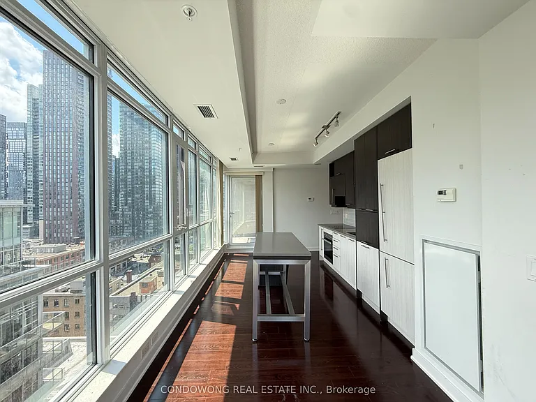 30 Nelson St #1504 — Photo 2