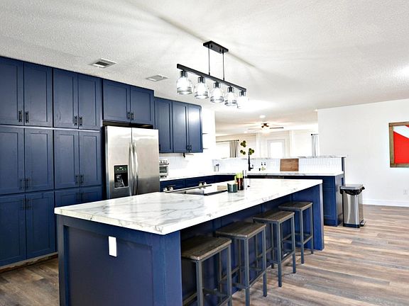 2nd image of 801 W 19th St APT 2
