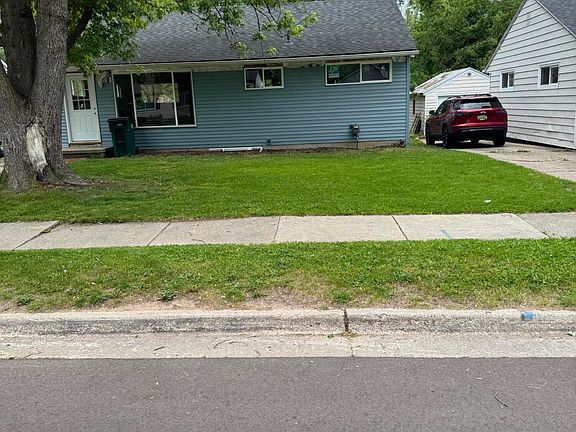 3rd image of 2042 Hillcrest St