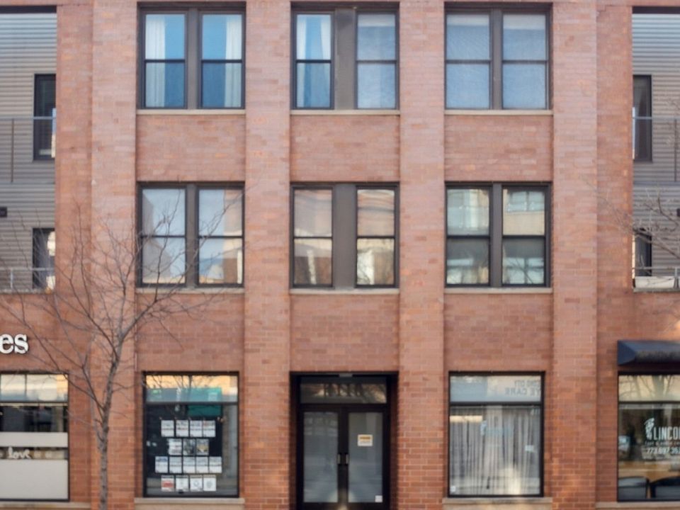 1st image of 4110 N Lincoln Ave Unit 305