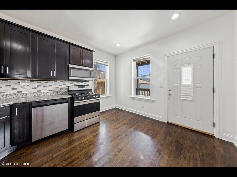Eat in kitchen