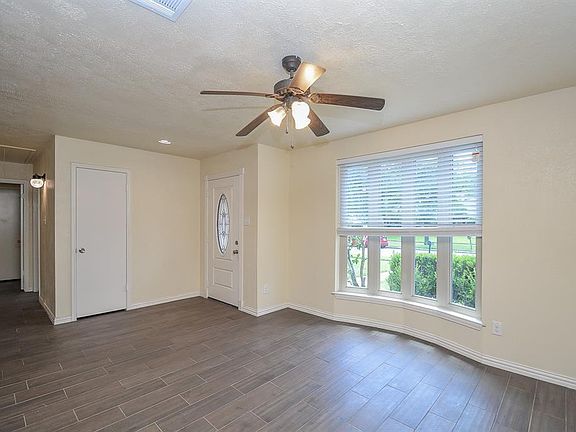 4th image of 2726 Colony Dr