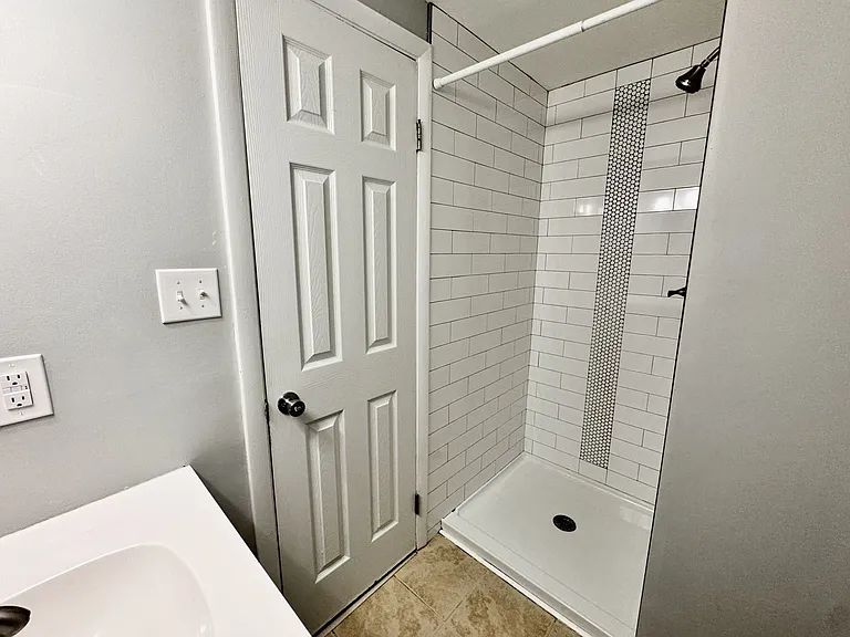 1423 Goldfinch Ln — Photo 31